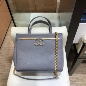 CHANEL香港香奈儿包包官网颗粒压花牛皮CC Logo购物包A057563