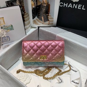 CHANEL官网香奈儿专卖店新款镭射炫彩渐变色2.55链条钱包WOC发财包A70328