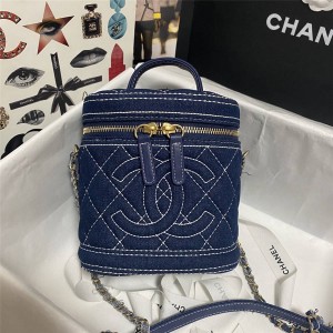 CHANEL香奈儿官网高仿奢侈品牛仔布大双C手提水桶化妆包AS0323