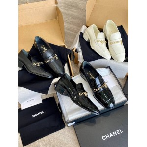 CHANEL香奈儿G38559 双C LOGO吊坠链条乐福鞋